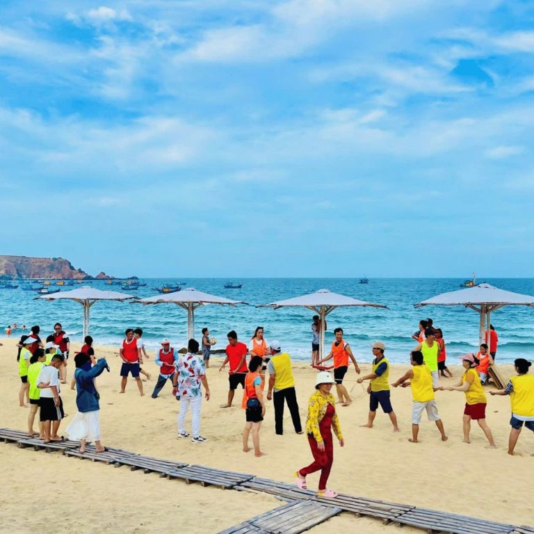 Tour Bãi Rạng Quy Nhơn - Chèo Sup Lặn ngắm san hô BBQ bãi biển Tour Bãi Rạng Quy Nhơn - Chèo Sup Lặn ngắm san hô BBQ bãi biển
